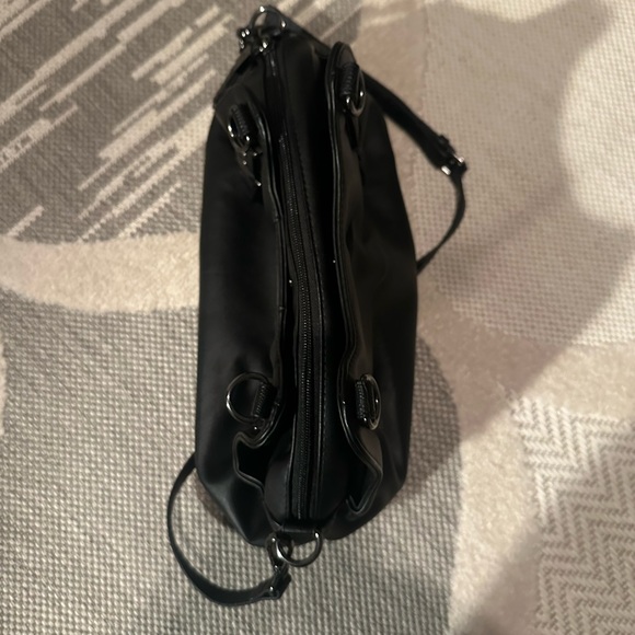 Simply Vera Black Handbag (missing double handles) - Picture 8 of 8